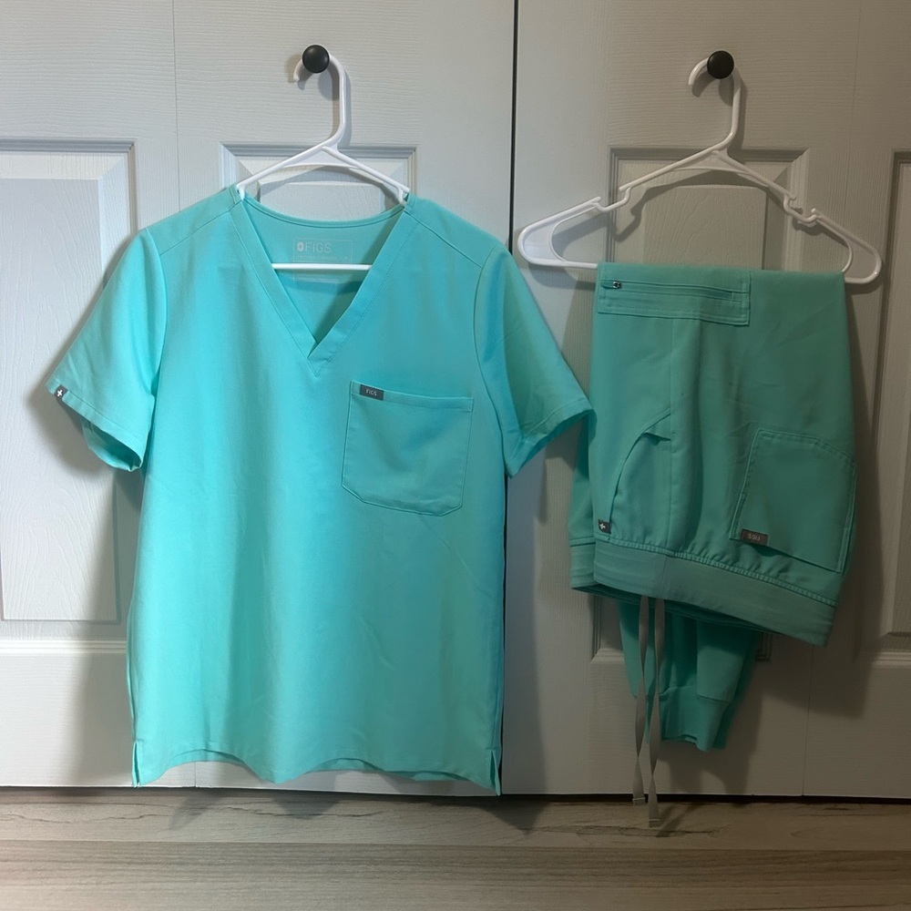 Figs Zamora joggers and Catarina top